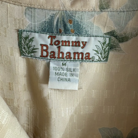 Tommy Bahama Men's XLT Heritage Tortola 100% Silk Hawaiian Shirt - Picture 2 of 3